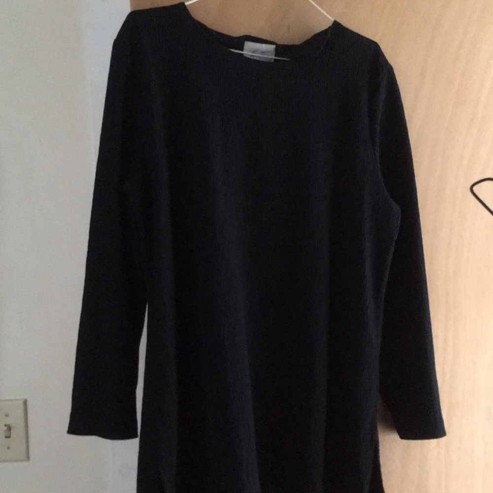 Black ribbed shirt